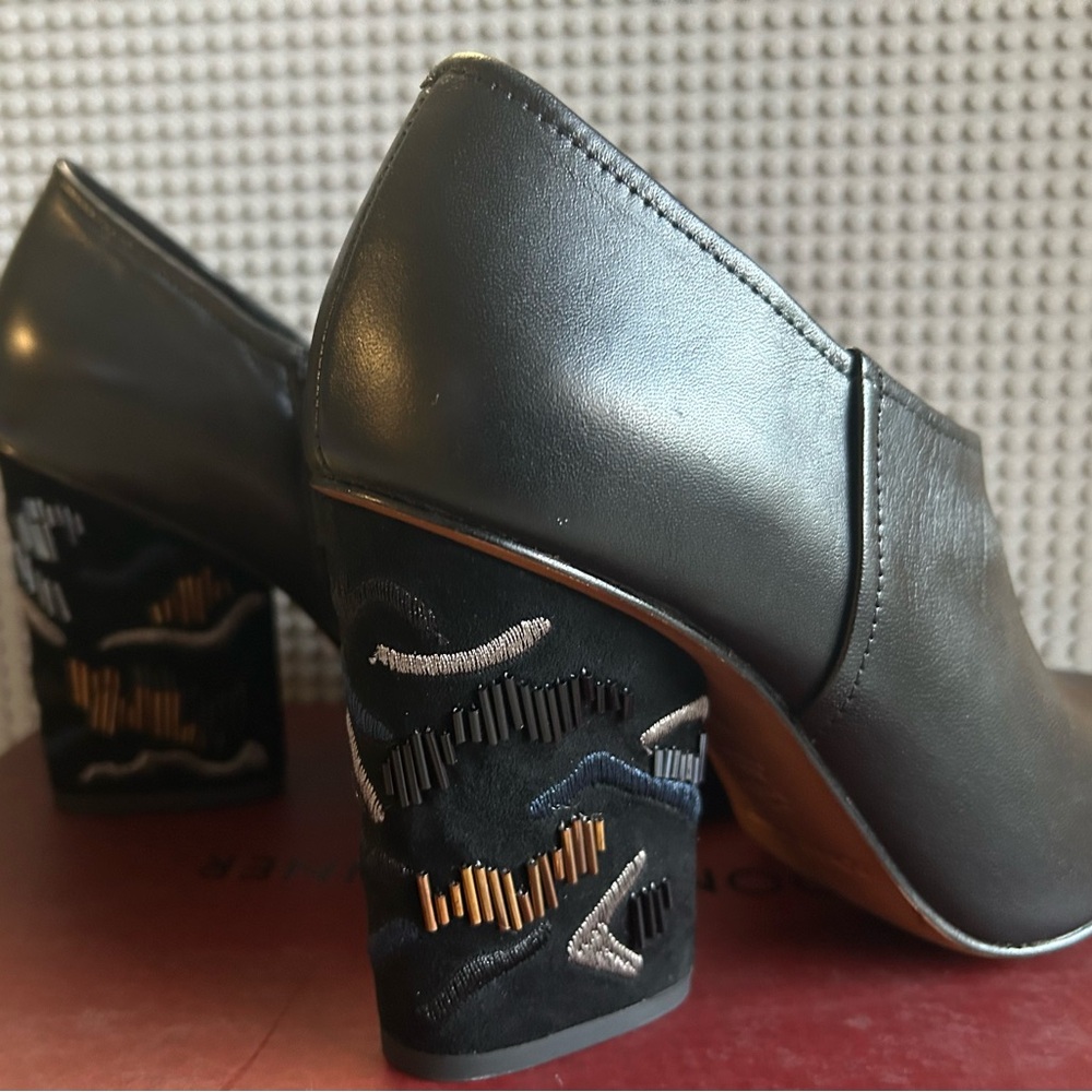 Donald J. Pliner Black Leather Heeled Boots with Embroidered Design